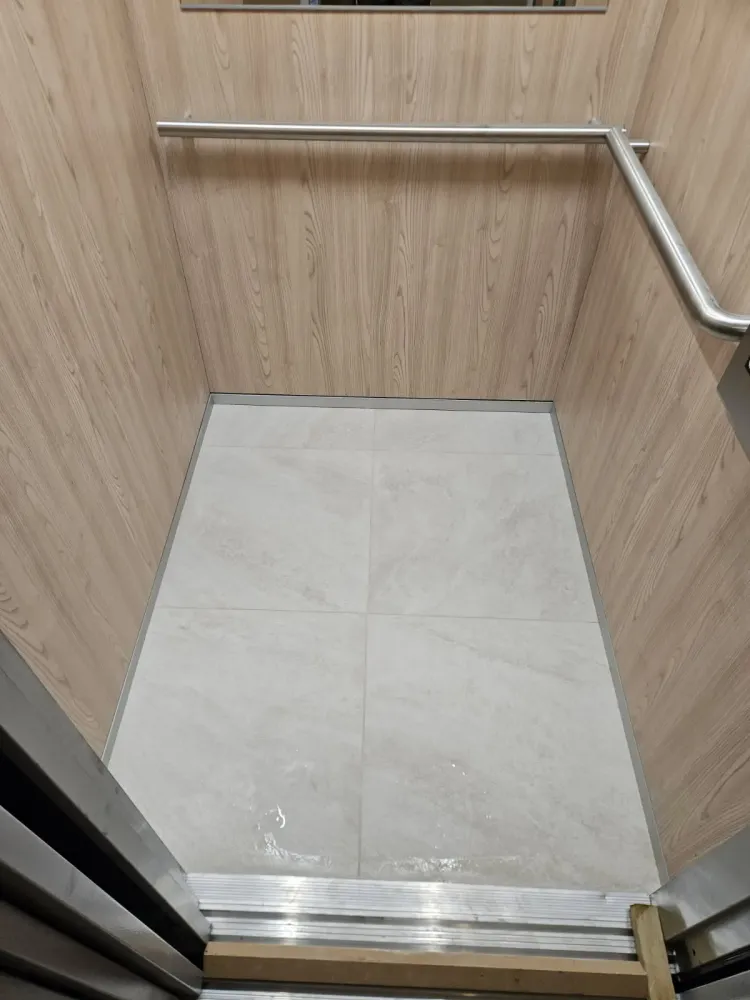 pose revetement de sol ascenceur